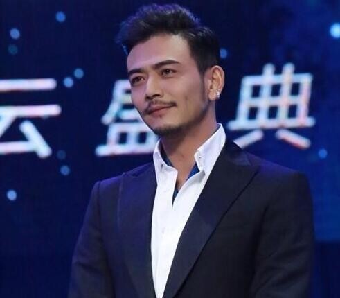 “雅痞男神”杨烁亮相2016年度人物风云盛典？