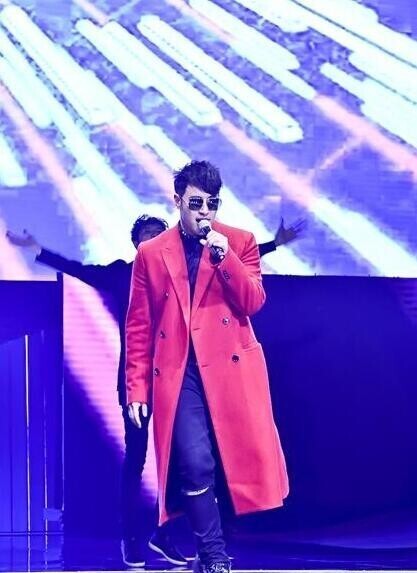 潘玮柏亮相芭莎男士盛典获得什么奖？