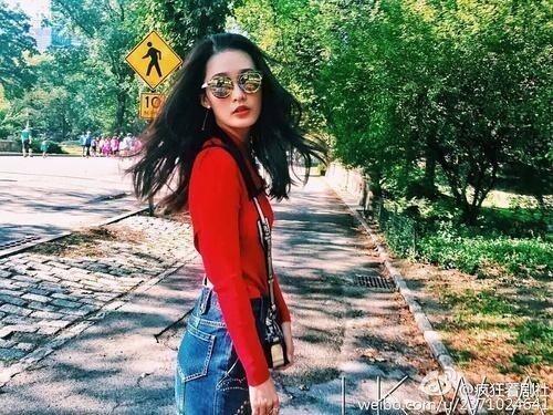 李沁最新街拍，变俗了？