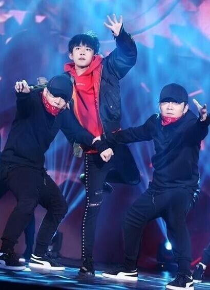 TFBOYS易烊千玺“归来”十六岁生日会”？