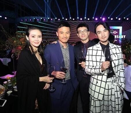 耿乐绅士优雅的亮相时尚先生十周年晚宴？