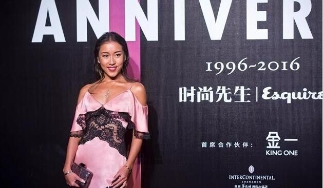 女星吉克隽逸穿“睡衣”出席时尚先生? 女星吉克隽逸穿“睡衣”出席时尚先生?