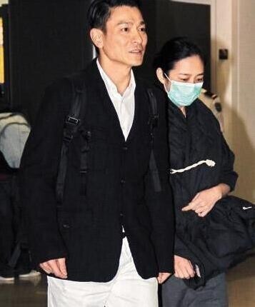 刘德华出席活动时否认8月初在外地生子