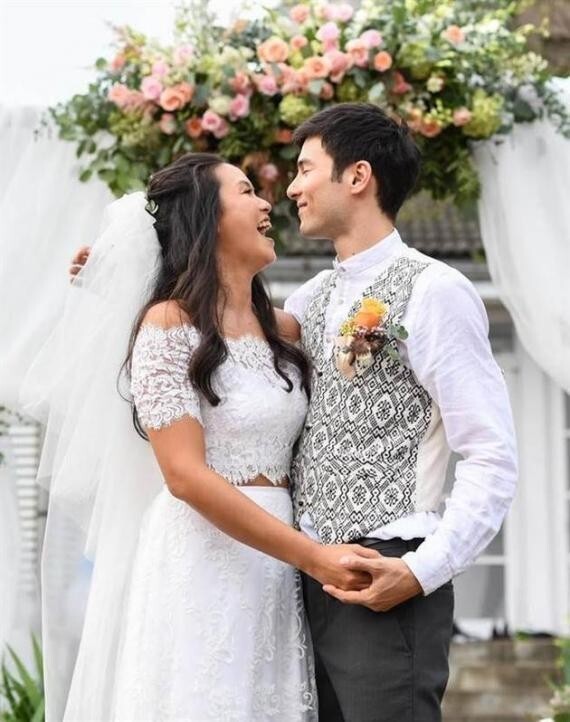 凤小岳的老婆洪喆君于今年初生下一子“小木耳”