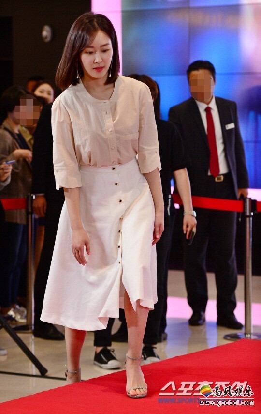 演员徐玄振出席了某护发品牌的粉丝签名会