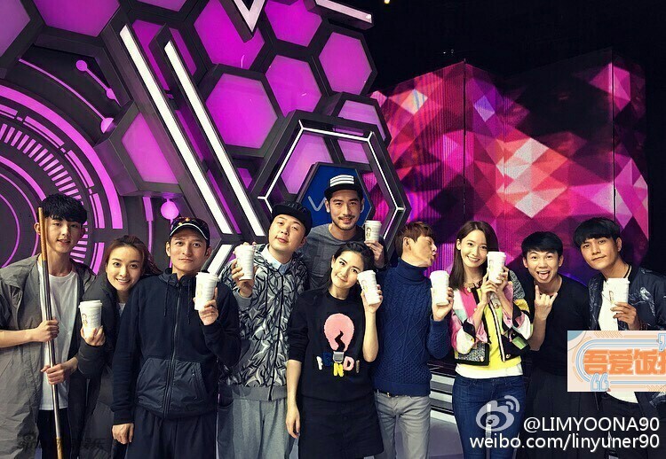 演唱团体少女时代成员林允儿做客《快乐大本营》