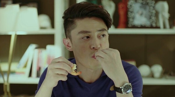 老干部霍建华外出吃饭,几乎把这里的特色菜都点了 老干部霍建华外出吃饭,几乎把这里的特色菜都点了