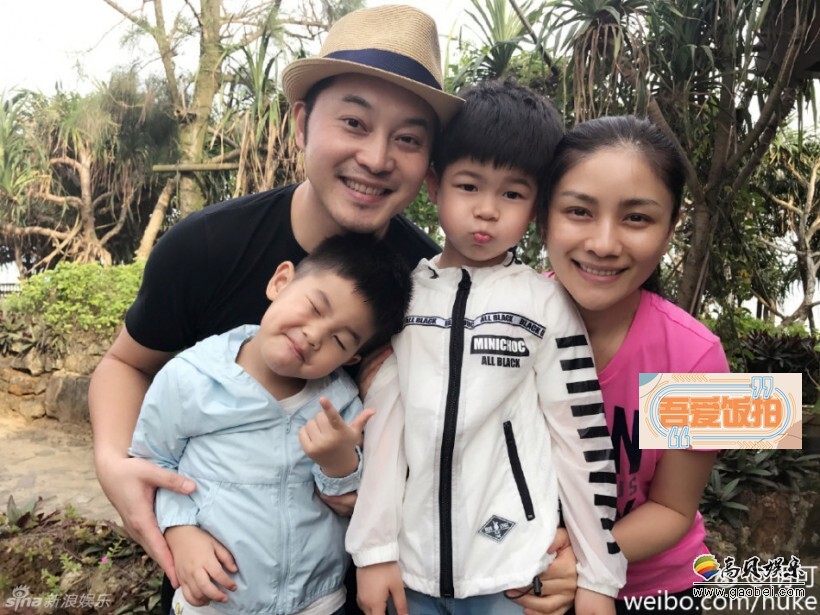 1月30日凌晨,胡可晒出温馨全家福 1月30日凌晨,胡可晒出温馨全家福