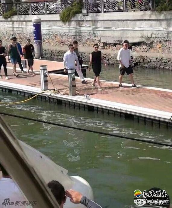 王思聪,吴亦凡一起去三亚出海玩啦 王思聪,吴亦凡一起去三亚出海玩啦