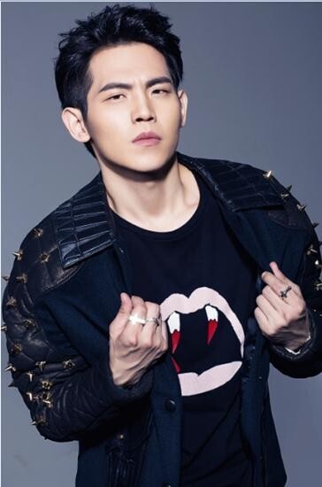 周展翅参加了张艺谋什么片子的全球首映礼？