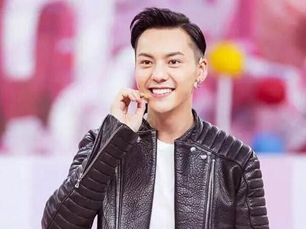 陈伟霆笑起来真的很亲近？