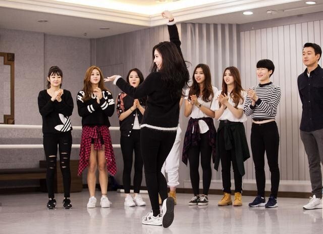 宋妍霏曝出自己闲暇时录制的练舞视频? 宋妍霏曝出自己闲暇时录制的练舞视频?