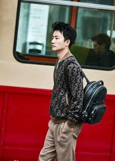 黄轩怎样进入娱乐圈的? 黄轩怎样进入娱乐圈的?