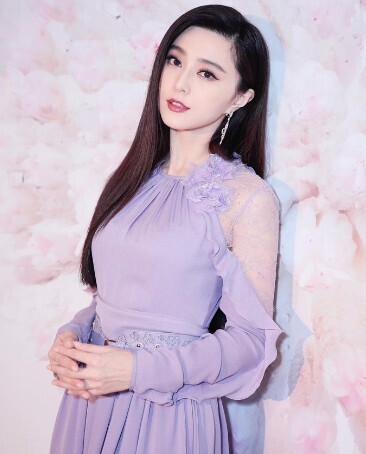 范冰冰为什么坚持不露手臂，连游泳都要穿长袖？