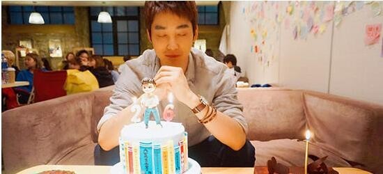庞瀚辰剧组为自己庆生了？