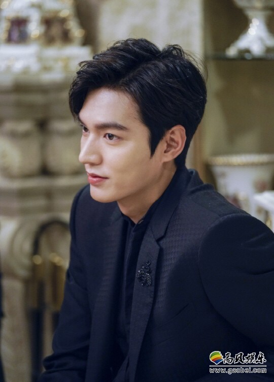 某媒体报道称，演员李敏镐将于3月或4月入伍