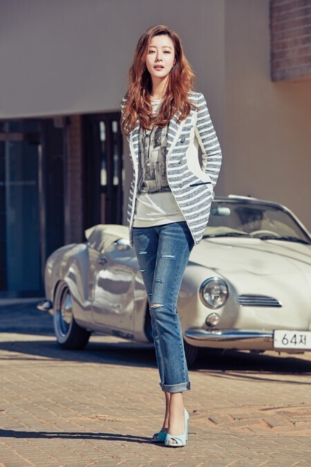 金喜善为女性服饰品牌拍摄2016年春季画报 金喜善为女性服饰品牌拍摄2016年春季画报