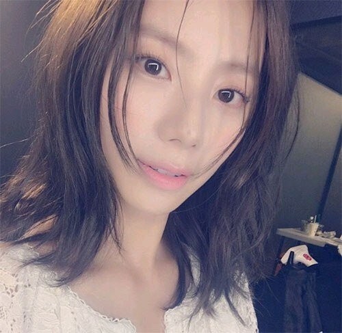 演员朴秀珍炫耀清纯美貌的自拍照被公开