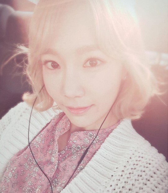 女团少女时代成员泰妍在自身SNS发布一张自拍照