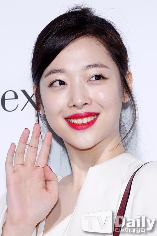 电影《REAL》对歌手Sulli将在片中上演床戏做出了回应 电影《REAL》对歌手Sulli将在片中上演床戏做出了回应