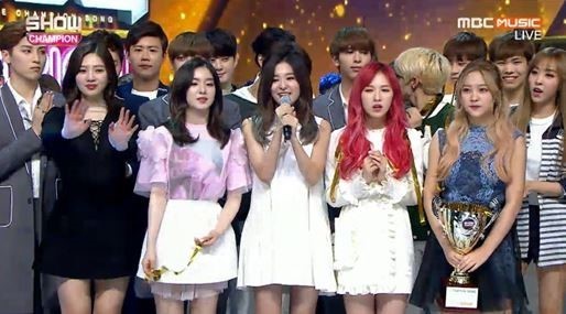 女团Red Velvet夺得《SHOW CHAMPION(冠军秀)》的冠军 女团Red Velvet夺得《SHOW CHAMPION(冠军秀)》的冠军