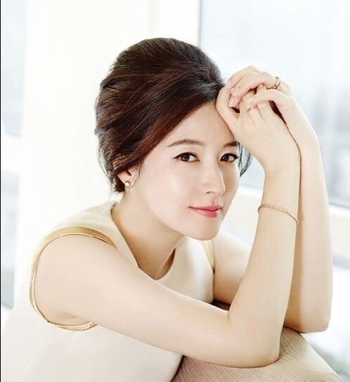 报道演员李英爱为患有脑肿疡的越南儿童捐助 报道演员李英爱为患有脑肿疡的越南儿童捐助