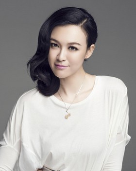 《蜜蜂少女队》中担任“大咖推蜜团”成员李艾简介 《蜜蜂少女队》中担任“大咖推蜜团”成员李艾简介