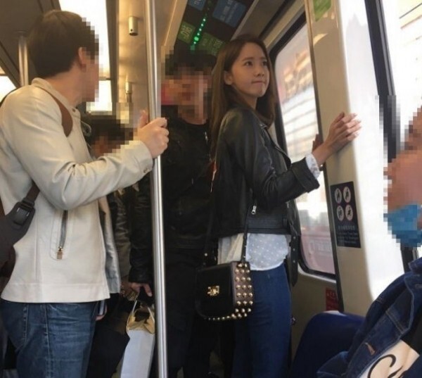 少女时代允儿乘坐中国地铁的照片被网友热议 少女时代允儿乘坐中国地铁的照片被网友热议