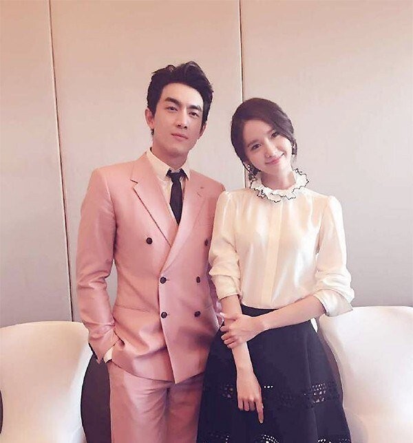 少女时代允儿与林更新炫耀出众的美貌