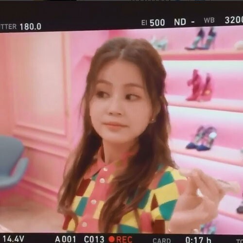 韩星LEE HI(李夏怡)在(9日)开始拍摄全专辑主打歌《My Star》MV