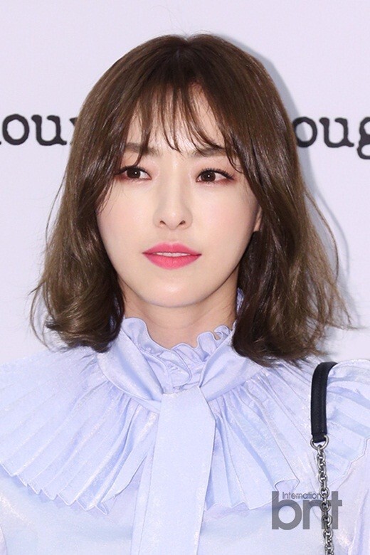 韩星李多熙金孝珍出席活动 气质高雅笑容明媚 韩星李多熙金孝珍出席活动 气质高雅笑容明媚