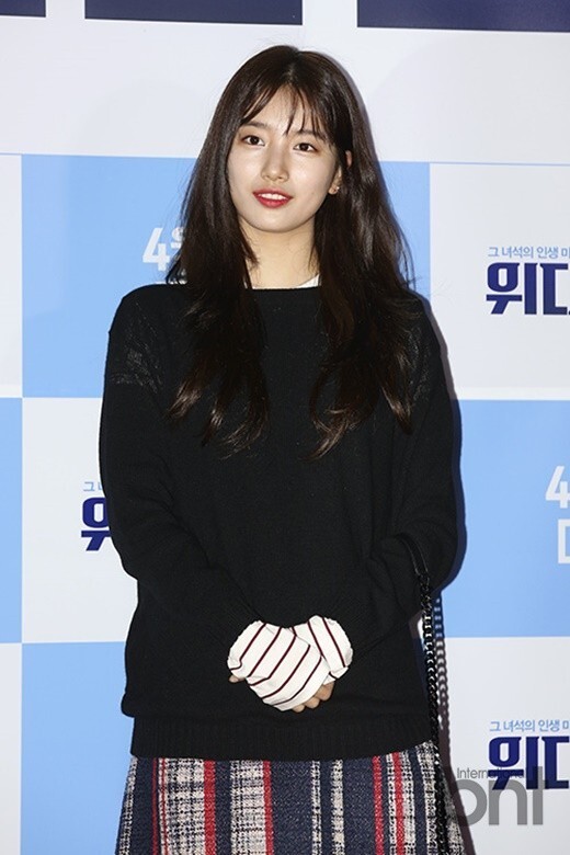 韩国女团miss A成员秀智出席《伟大的愿望》VIP试映会 衣着朴素大方得体