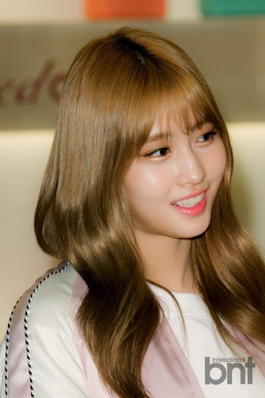 韩国女团TWICE出席签名会 乖萌可爱青春洋溢 韩国女团TWICE出席签名会 乖萌可爱青春洋溢