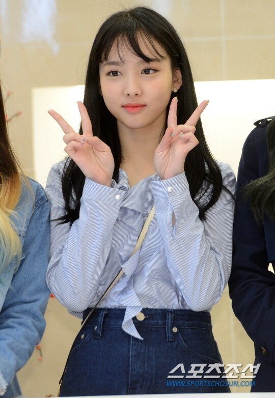 韩国女团TWICE成员娜琏将主持音乐节目《人气歌谣》