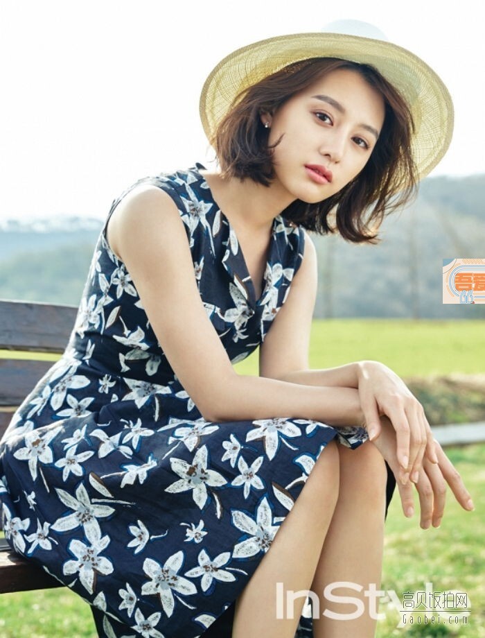 演员金智媛拍摄时装画报散发女性的成熟美