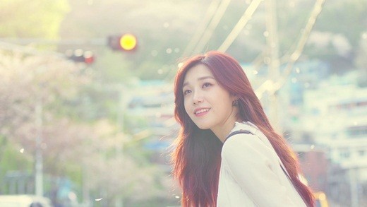 Apink成员郑恩地首张SOLO专辑主打歌《希望天空》登顶八大音源排行榜