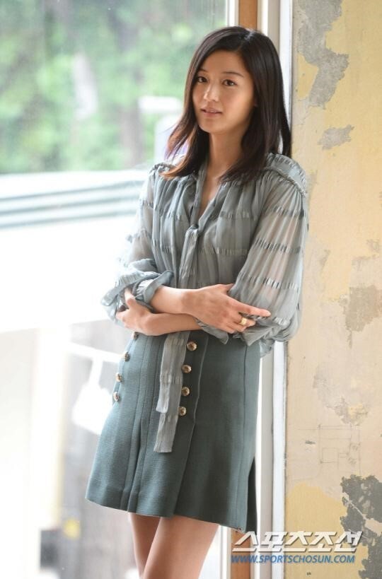 演员全智贤在首尔松坡区的某综合医院产下一名健康的男婴 演员全智贤在首尔松坡区的某综合医院产下一名健康的男婴