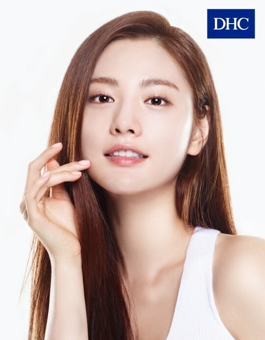 After School成员Nana续约妆品品牌DHC 因其干净美丽健康的形象