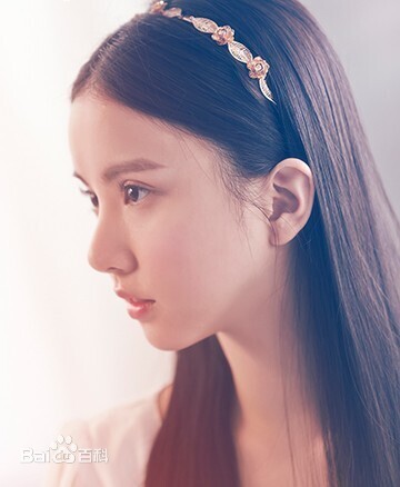 韩国女团Gfriend成员丁恩妃在队里是担当什么职务的？