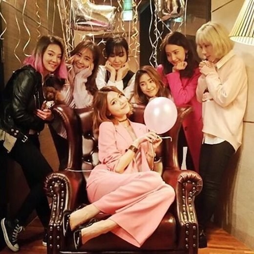 韩国组合少女时代成员秀英晒生日照 韩国组合少女时代成员秀英晒生日照