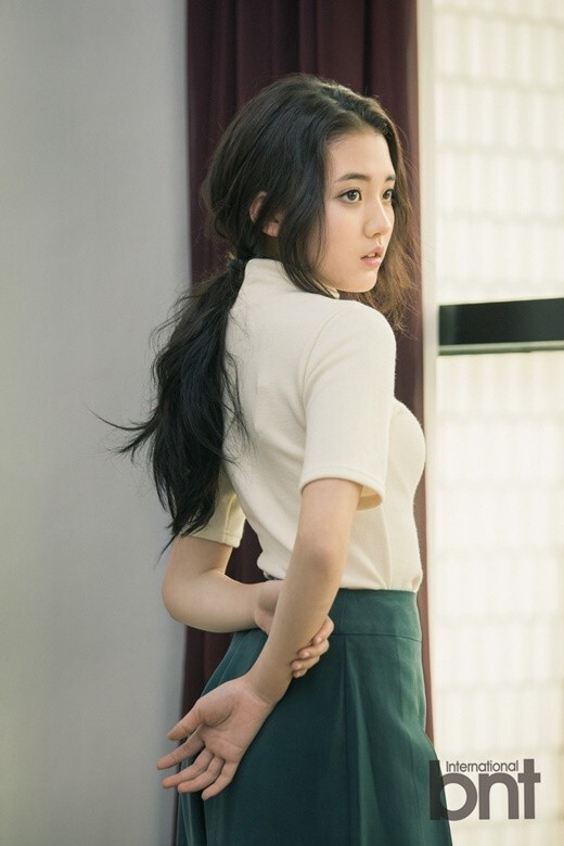 演员郑多彬时尚写真公开 素雅清纯知性成熟