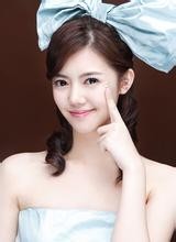 韩国女团Rainbow郑允惠在组合里面是担当什么职务的？