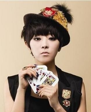 韩国女子组合褐眼女孩B.E.G成员narsha拿过什么奖？