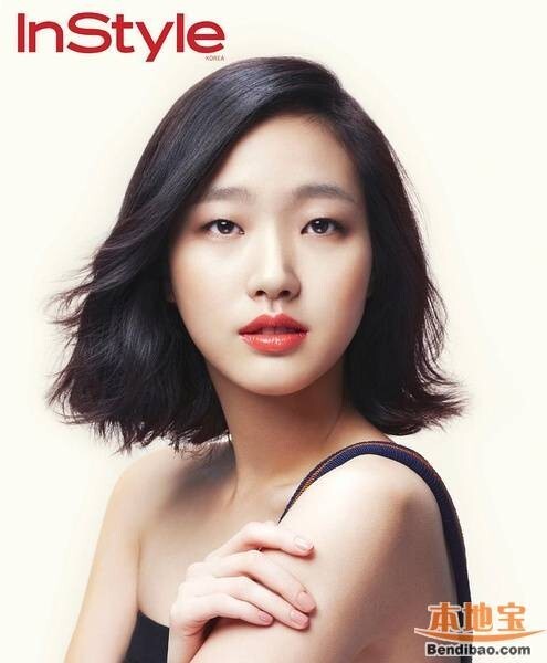 演员金高恩14日出席化妆品签名会