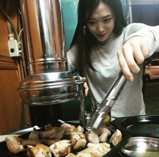 艺人雪莉男友公开约会照 言词间尽显宠爱幸福洋溢