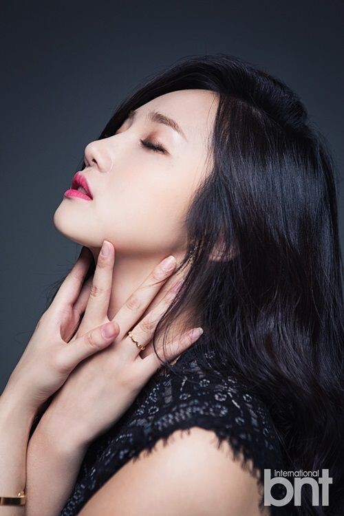 女团Hello Venus前成员刘雅拉的Instagram叫什么名字？