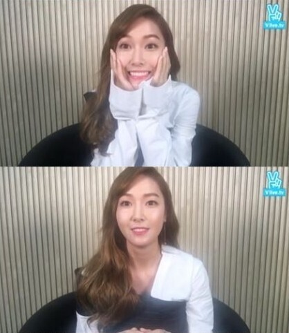 Jessica(郑秀妍)以初放送与粉丝进行互动 展示了久违的名品撒娇技 Jessica(郑秀妍)以初放送与粉丝进行互动 展示了久违的名品撒娇技