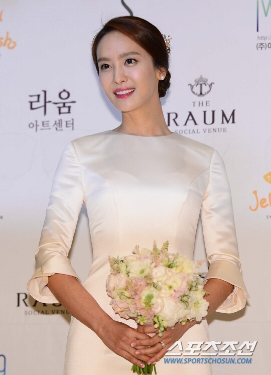 今日演员朴贞雅与高尔夫选手全尚佑举办婚礼