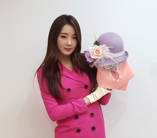 Dal★Shabet秀彬头戴“Lady First”面具参加了《蒙面歌王》欲找回自信