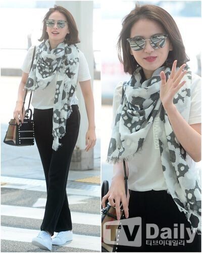 韩国女艺人千玗嬉飞法国 喇叭裤搭小白鞋时尚感十足